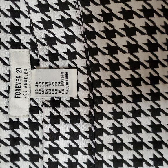 FOREVER 21 Printed Mini skirt L NWOT❤ black/white - Picture 2 of 7